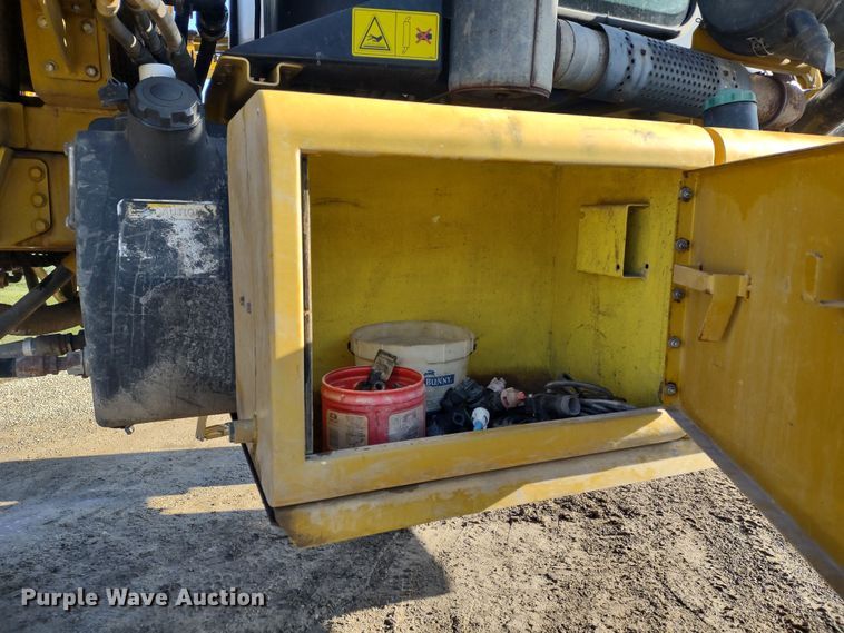 image for item DQ1590 2008 AGCO RoGator 1286C  sprayer