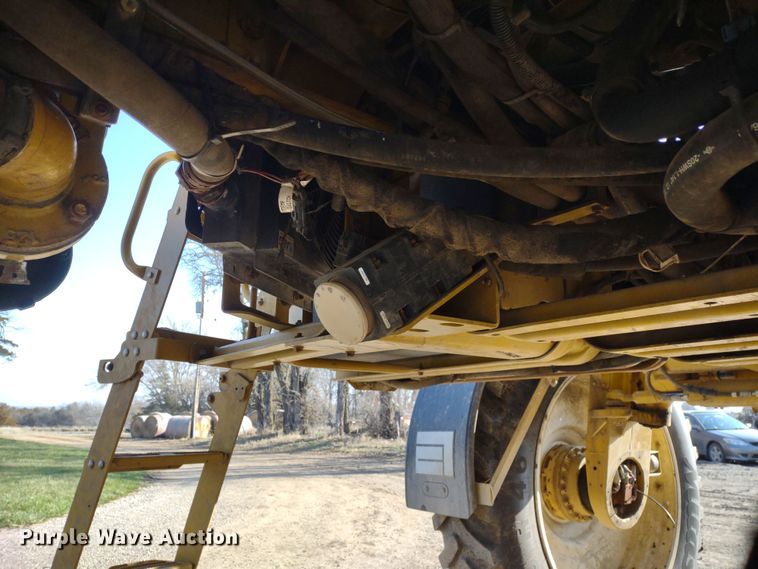 image for item DQ1590 2008 AGCO RoGator 1286C  sprayer