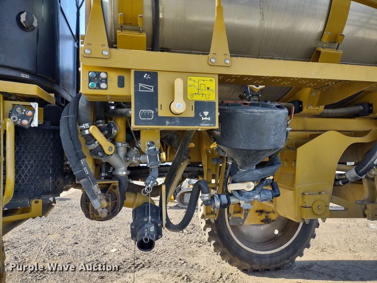 image for item DQ1590 2008 AGCO RoGator 1286C  sprayer