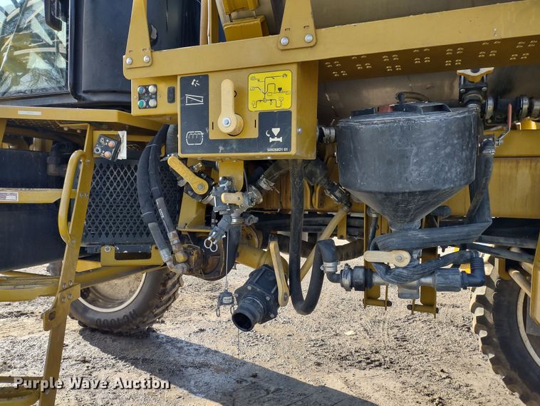 image for item DQ1590 2008 AGCO RoGator 1286C  sprayer