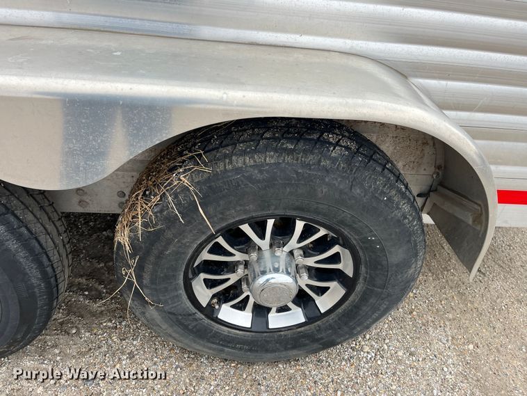 image for item DQ4111 2018 Barrett  livestock trailer