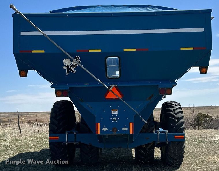 image for item DQ8718 2005 Kinze 1050  grain cart