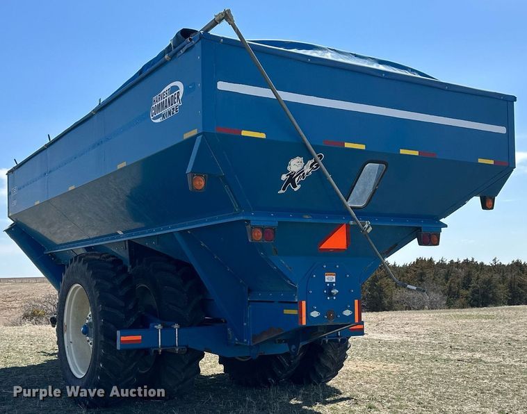 image for item DQ8718 2005 Kinze 1050  grain cart