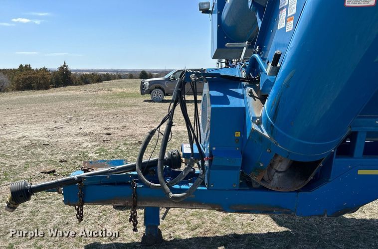 image for item DQ8718 2005 Kinze 1050  grain cart