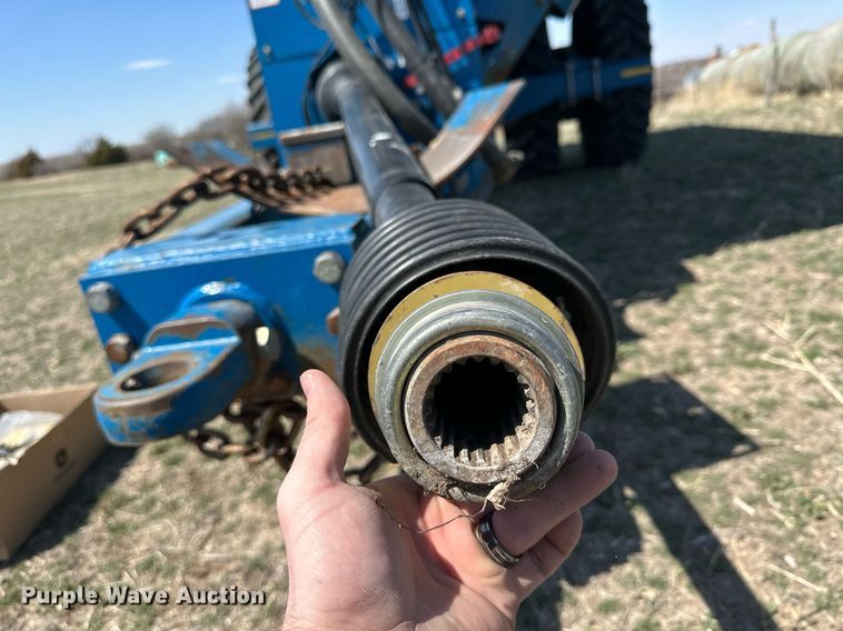 image for item DQ8718 2005 Kinze 1050  grain cart