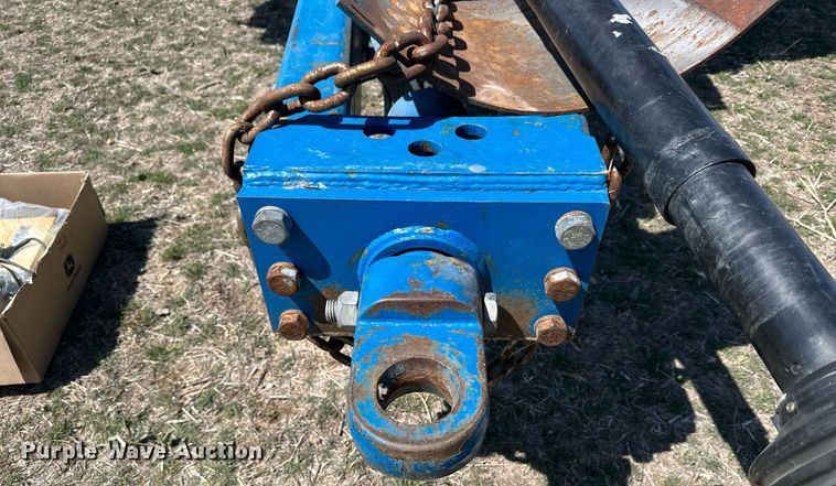 image for item DQ8718 2005 Kinze 1050  grain cart