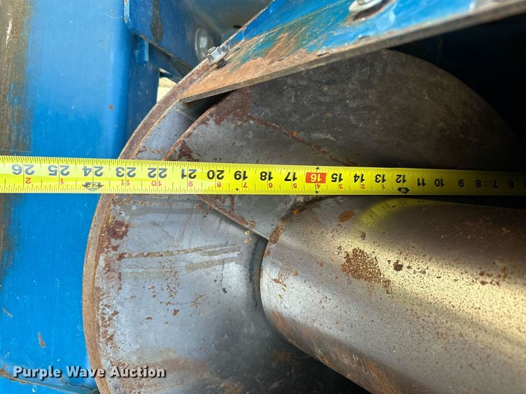 image for item DQ8718 2005 Kinze 1050  grain cart