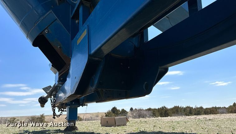 image for item DQ8718 2005 Kinze 1050  grain cart