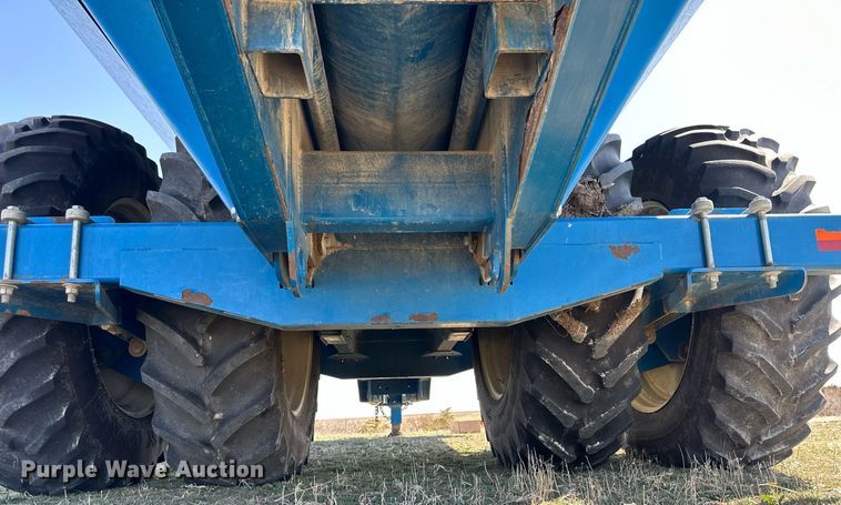 image for item DQ8718 2005 Kinze 1050  grain cart