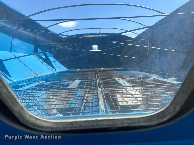 image for item DQ8718 2005 Kinze 1050  grain cart