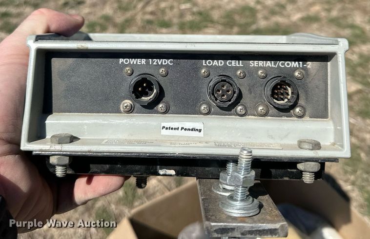 image for item DQ8718 2005 Kinze 1050  grain cart