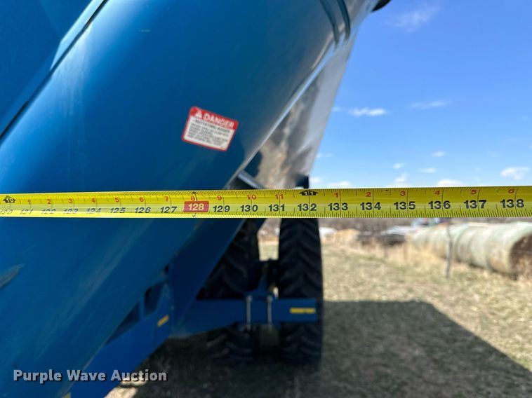 image for item DQ8718 2005 Kinze 1050  grain cart