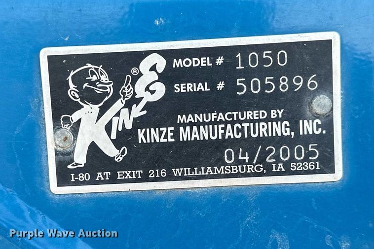 image for item DQ8718 2005 Kinze 1050  grain cart