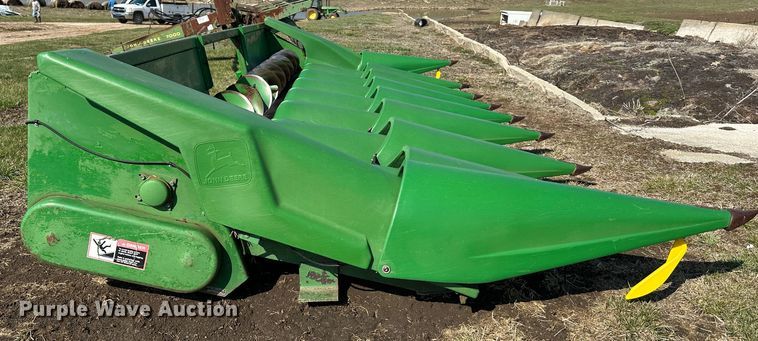 image for item DR5106 John Deere  corn head
