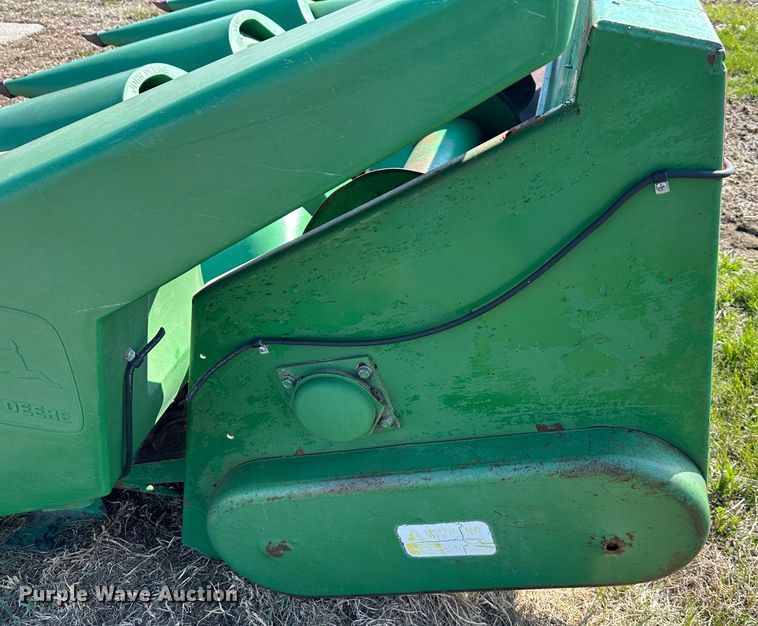 image for item DR5106 John Deere  corn head