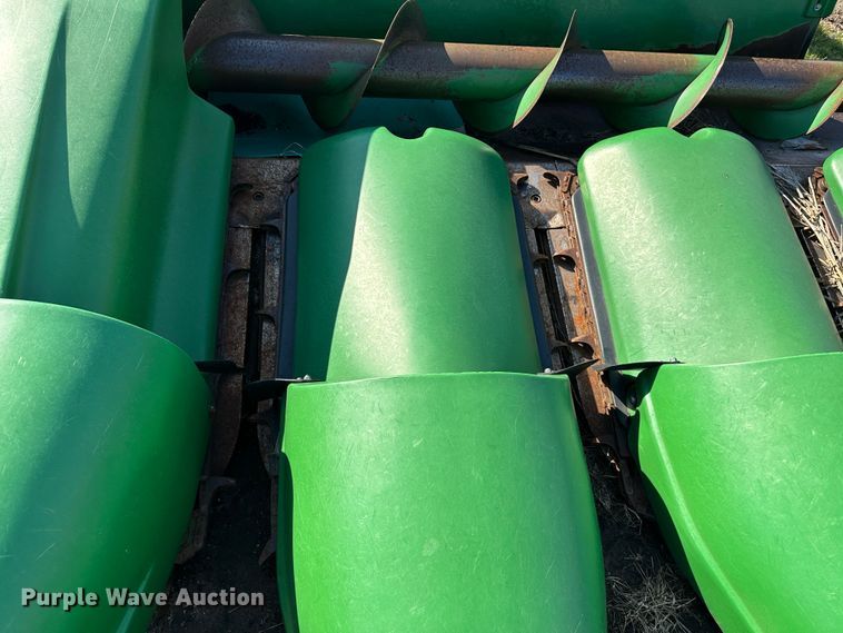 image for item DR5106 John Deere  corn head