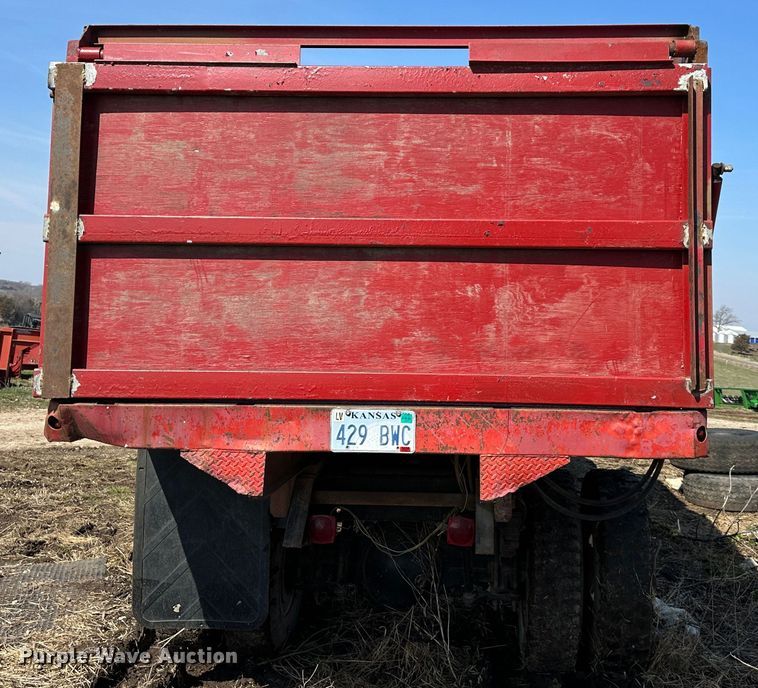 image for item DR5108 1995 GMC TopKick C6500  grain truck