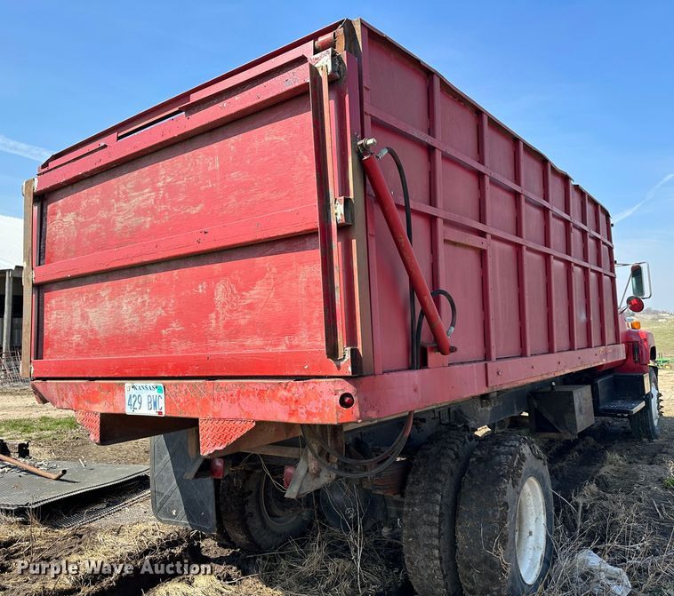 image for item DR5108 1995 GMC TopKick C6500  grain truck