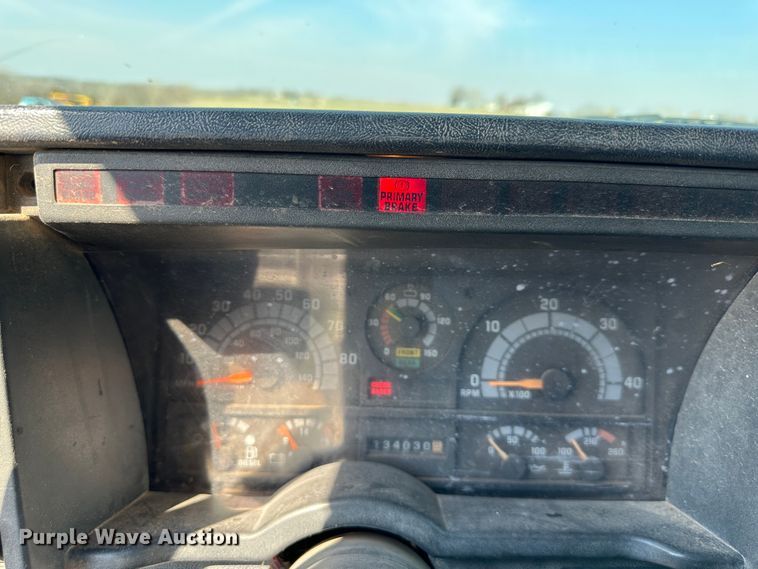 image for item DR5108 1995 GMC TopKick C6500  grain truck