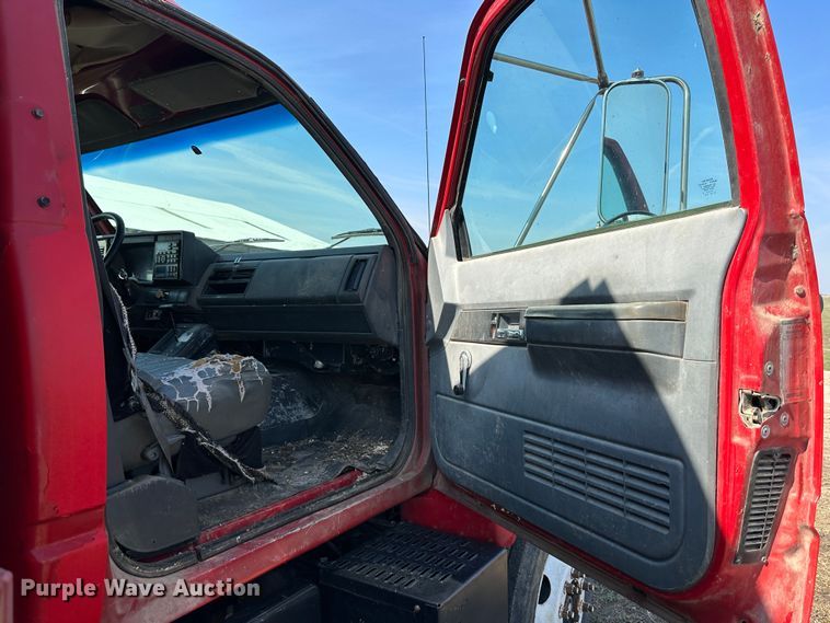 image for item DR5108 1995 GMC TopKick C6500  grain truck