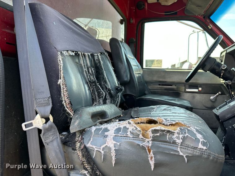 image for item DR5108 1995 GMC TopKick C6500  grain truck