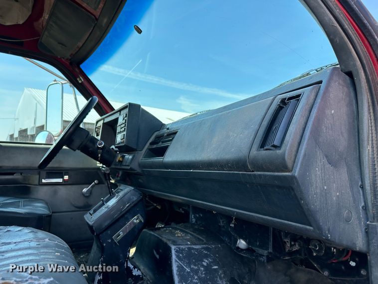 image for item DR5108 1995 GMC TopKick C6500  grain truck