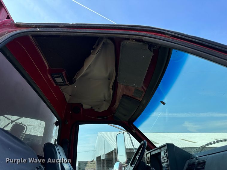 image for item DR5108 1995 GMC TopKick C6500  grain truck