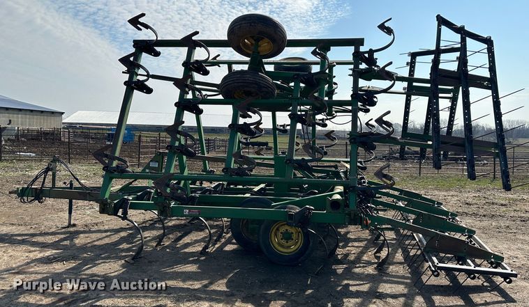image for item DR5110 John Deere  field cultivator