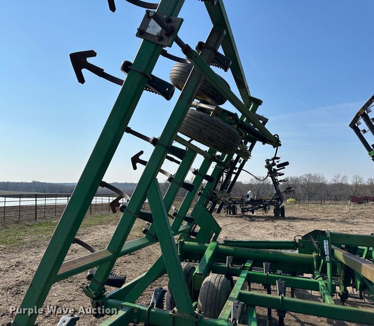 image for item DR5110 John Deere  field cultivator