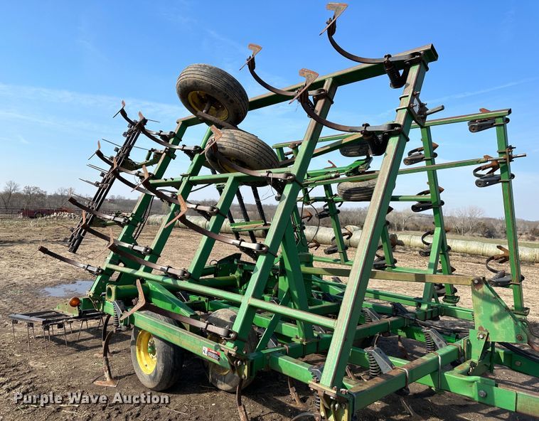 image for item DR5110 John Deere  field cultivator