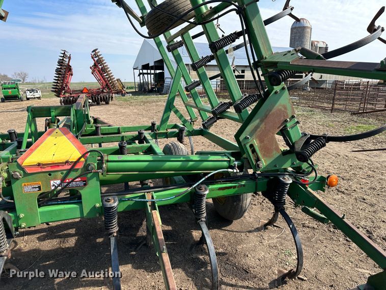 image for item DR5110 John Deere  field cultivator