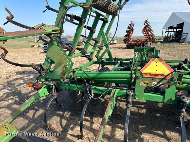 image for item DR5110 John Deere  field cultivator
