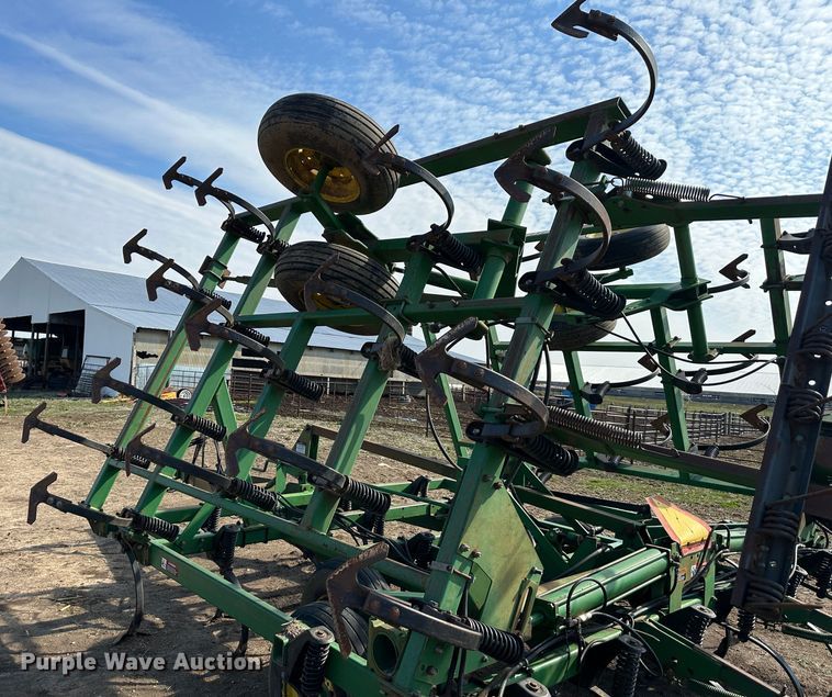 image for item DR5110 John Deere  field cultivator