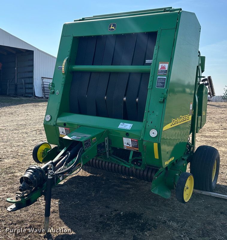 image for item DR5112 2004 John Deere 567  round baler