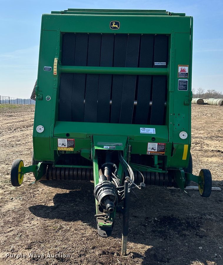 image for item DR5112 2004 John Deere 567  round baler