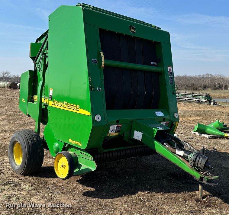 image for item DR5112 2004 John Deere 567  round baler