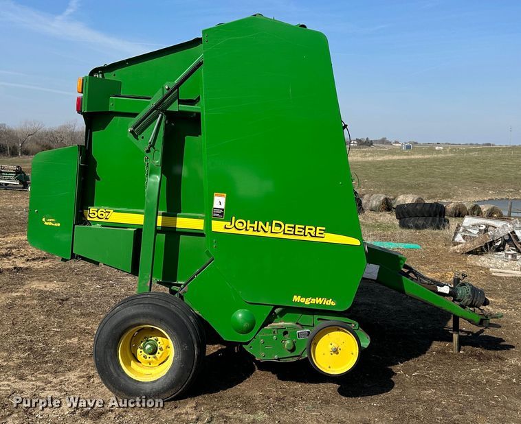 image for item DR5112 2004 John Deere 567  round baler