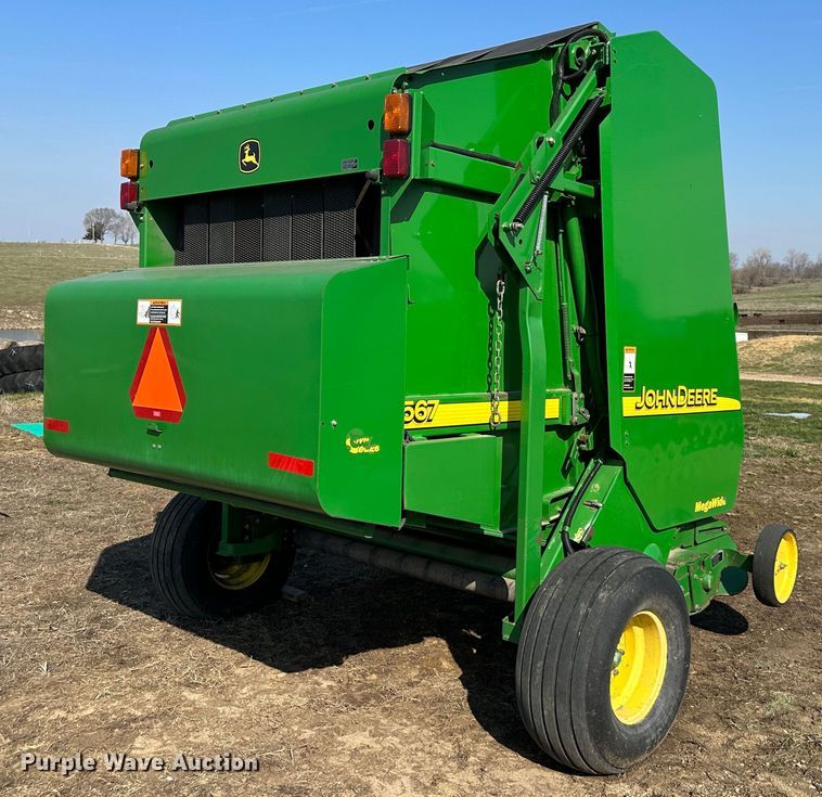 image for item DR5112 2004 John Deere 567  round baler