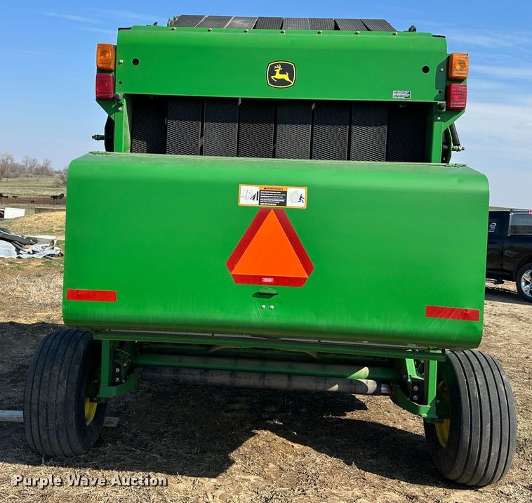 image for item DR5112 2004 John Deere 567  round baler