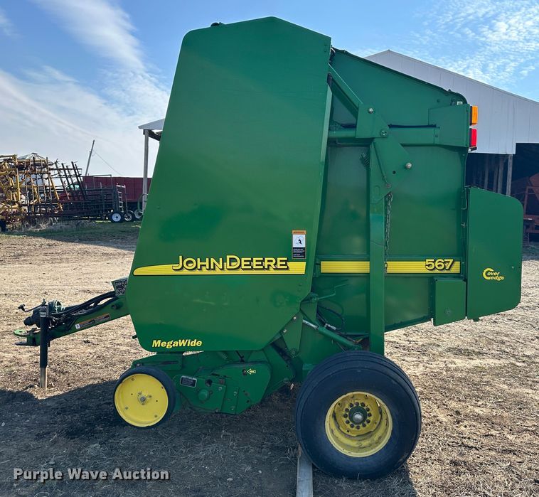 image for item DR5112 2004 John Deere 567  round baler