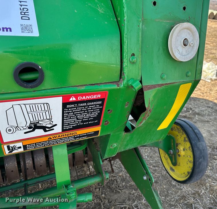 image for item DR5112 2004 John Deere 567  round baler