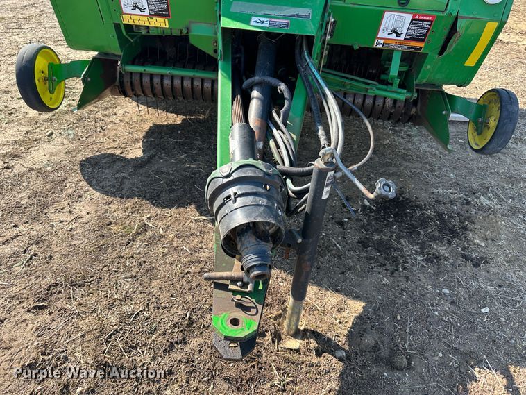 image for item DR5112 2004 John Deere 567  round baler