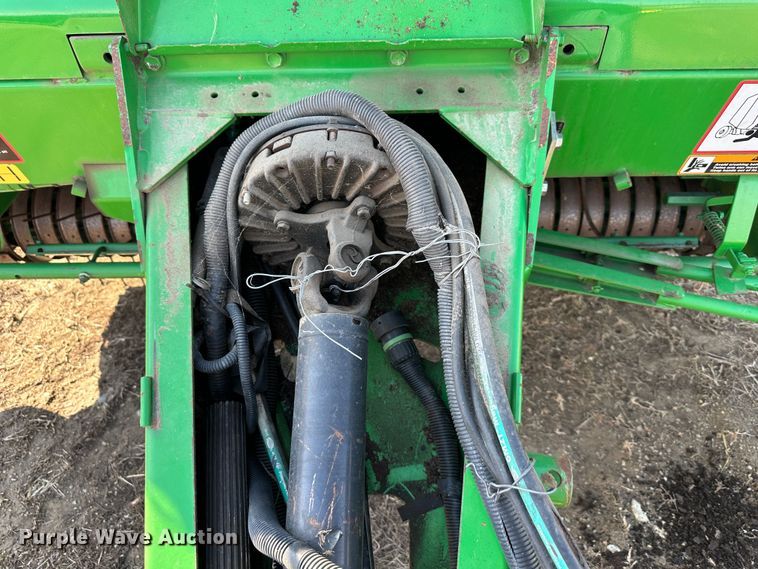 image for item DR5112 2004 John Deere 567  round baler