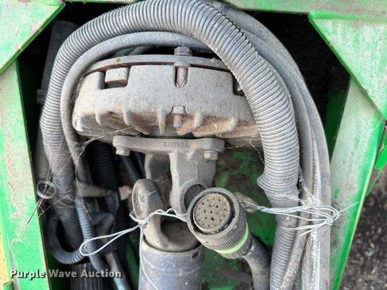 image for item DR5112 2004 John Deere 567  round baler