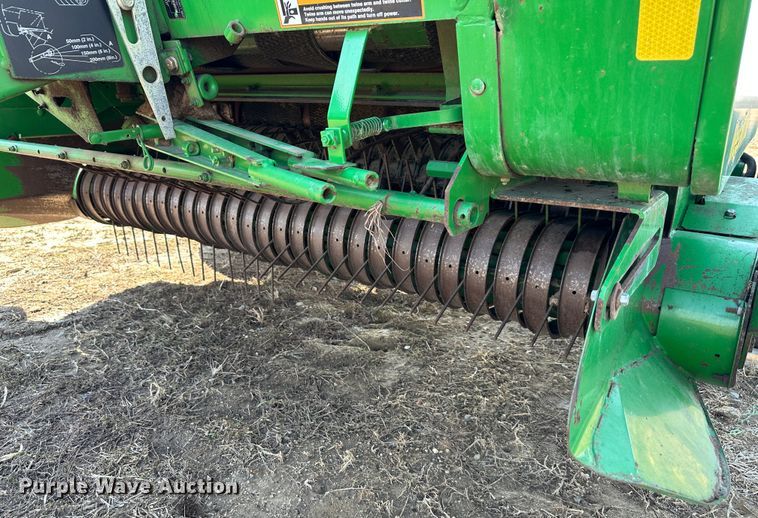 image for item DR5112 2004 John Deere 567  round baler