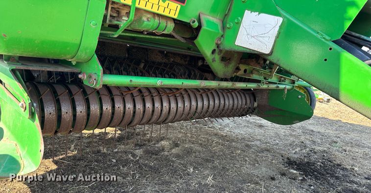 image for item DR5112 2004 John Deere 567  round baler