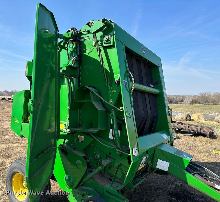 image for item DR5112 2004 John Deere 567  round baler