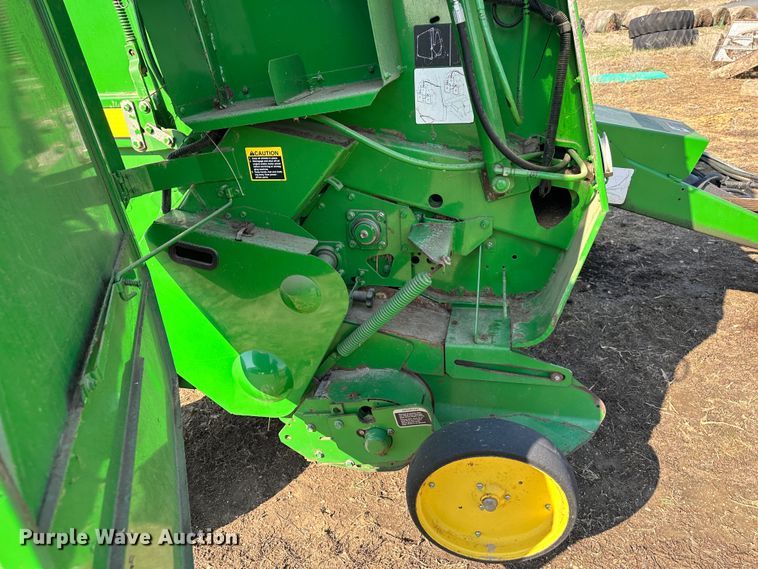 image for item DR5112 2004 John Deere 567  round baler