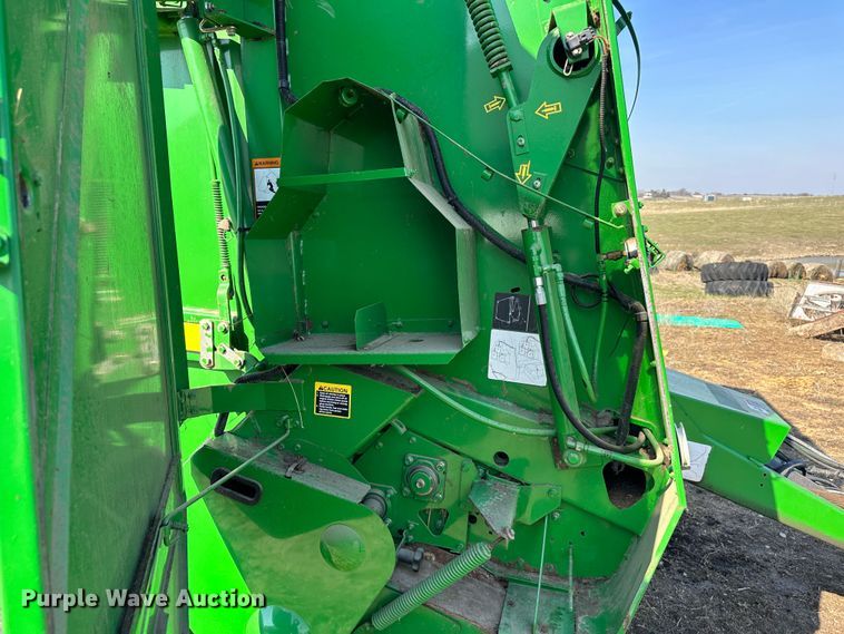 image for item DR5112 2004 John Deere 567  round baler