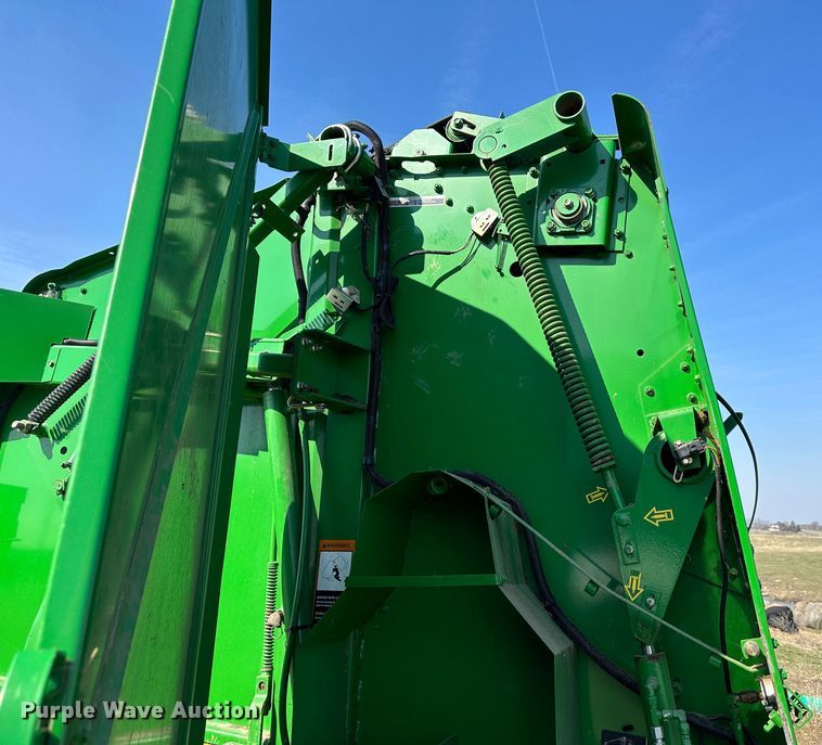 image for item DR5112 2004 John Deere 567  round baler